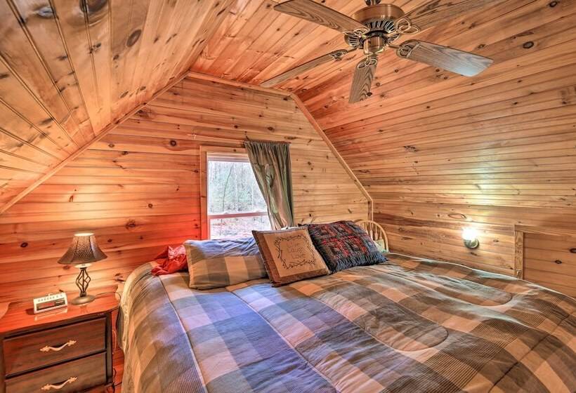 Peaceful Mountain City Cabin W/ Porch & Fire Pit