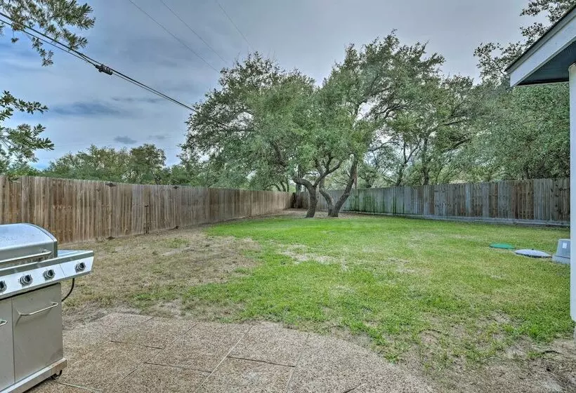 Pet Friendly Rockport Home ~ 4 Mi To Beach!