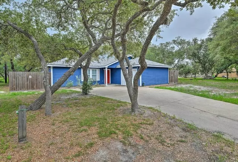 Pet Friendly Rockport Home ~ 4 Mi To Beach!