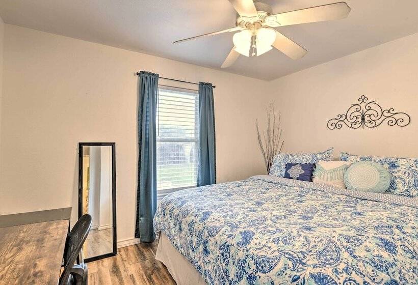 Pet Friendly Rockport Home ~ 4 Mi To Beach!