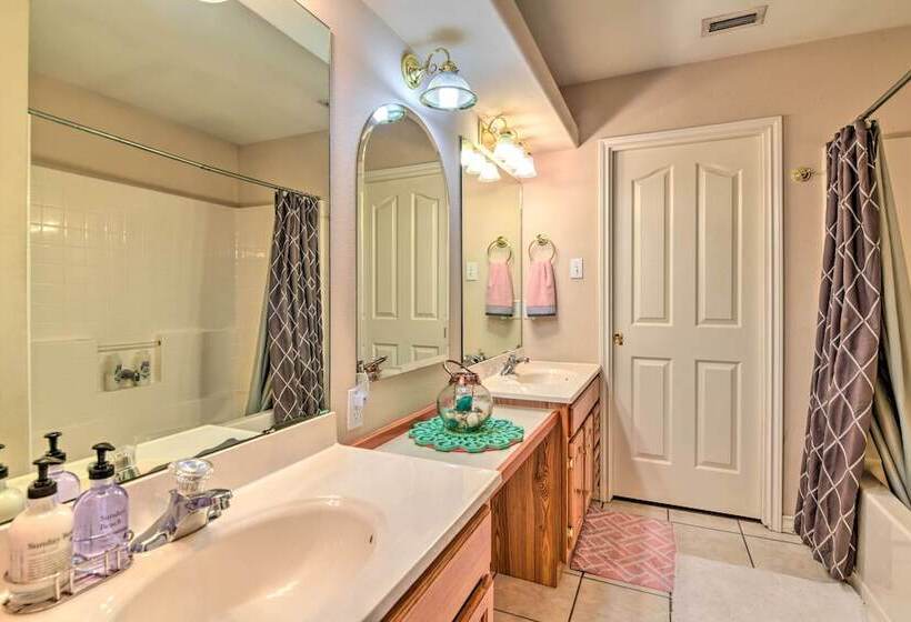 Pet Friendly Rockport Home ~ 4 Mi To Beach!