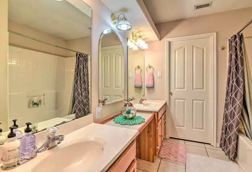 Pet Friendly Rockport Home ~ 4 Mi To Beach!