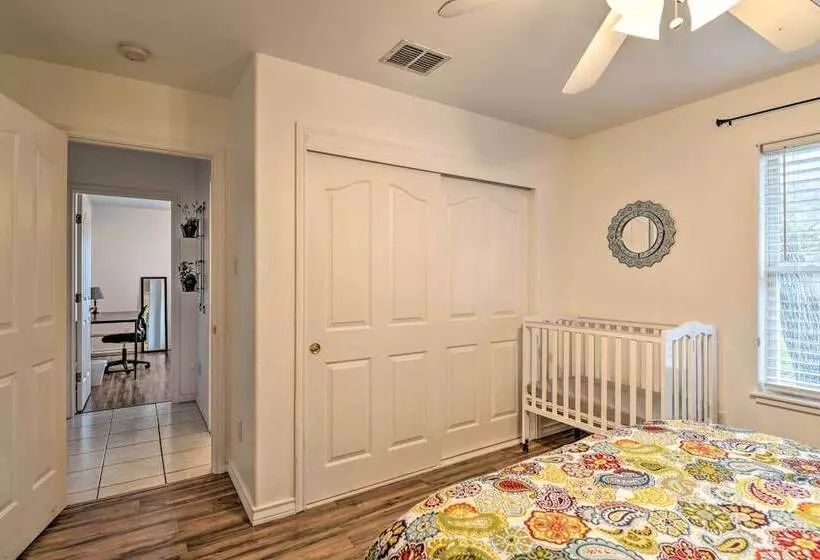 Pet Friendly Rockport Home ~ 4 Mi To Beach!