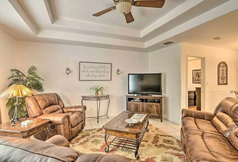 Pet Friendly Rockport Home ~ 4 Mi To Beach!