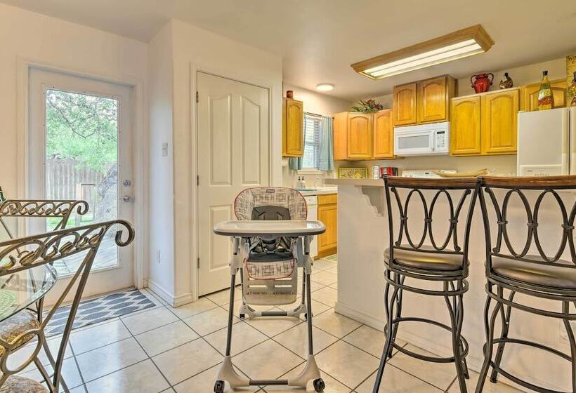 Pet Friendly Rockport Home ~ 4 Mi To Beach!