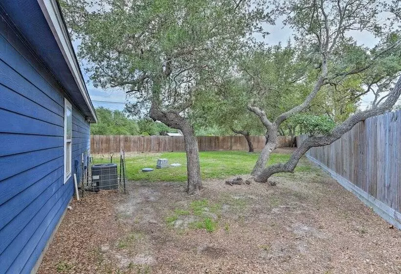 Pet Friendly Rockport Home ~ 4 Mi To Beach!