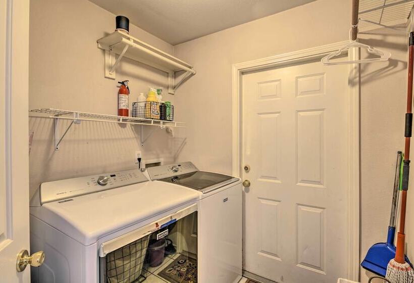 Pet Friendly Rockport Home ~ 4 Mi To Beach!