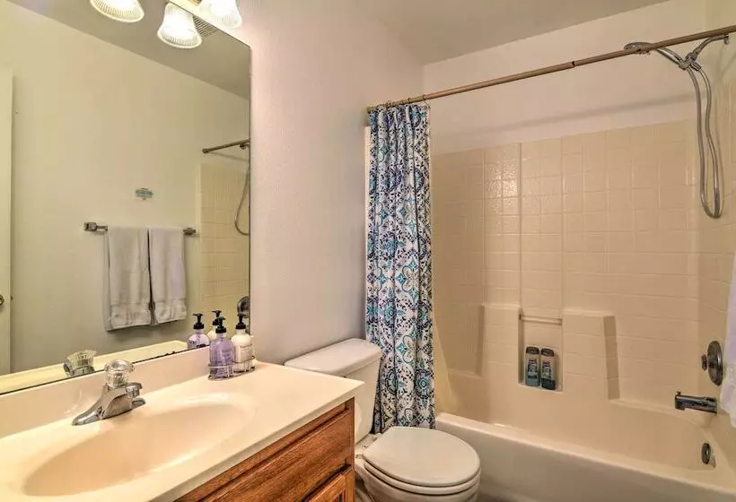 Pet Friendly Rockport Home ~ 4 Mi To Beach!