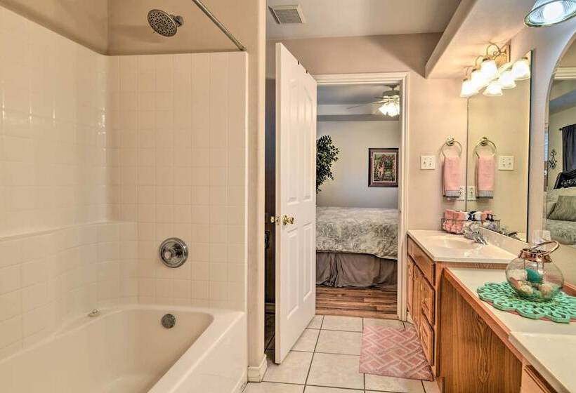 Pet Friendly Rockport Home ~ 4 Mi To Beach!