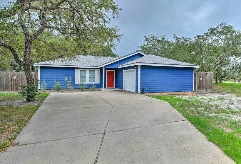 Pet Friendly Rockport Home ~ 4 Mi To Beach!