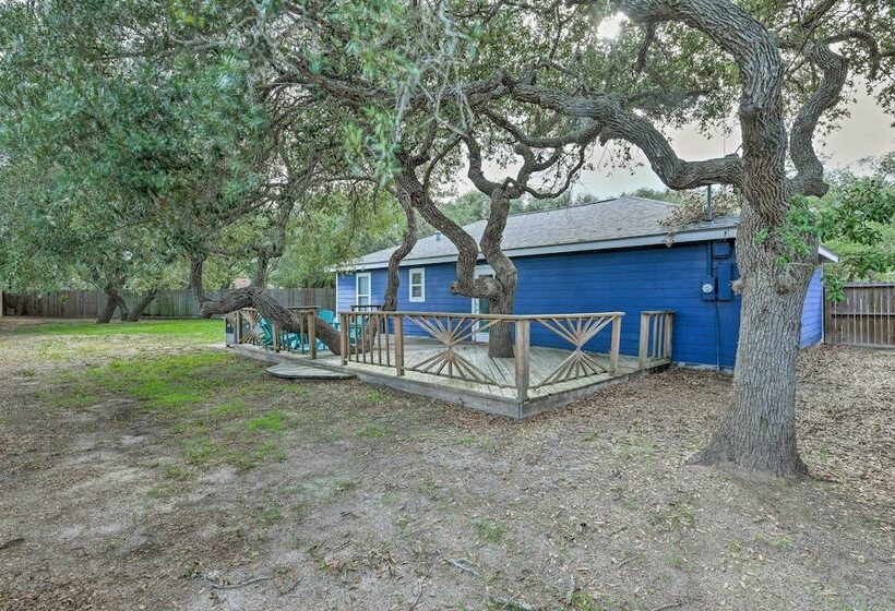 Pet Friendly Rockport Home ~ 4 Mi To Beach!