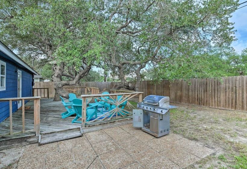 Pet Friendly Rockport Home ~ 4 Mi To Beach!