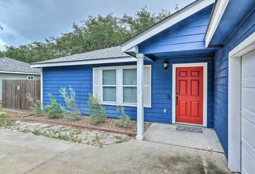 Pet Friendly Rockport Home ~ 4 Mi To Beach!