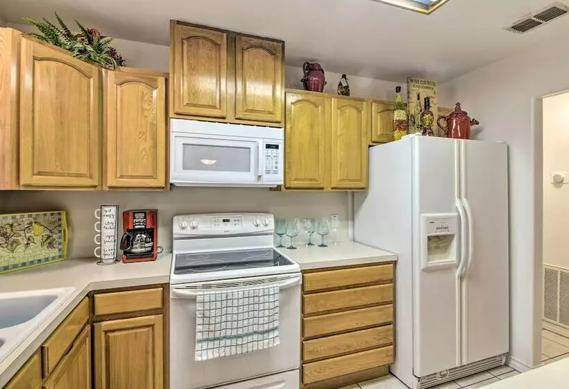 Pet Friendly Rockport Home ~ 4 Mi To Beach!