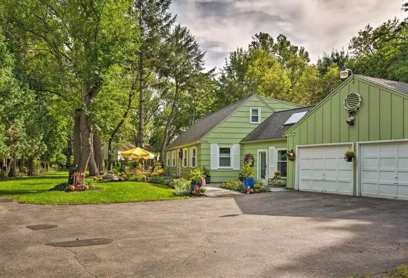 Pittsford Trolley Home   Near Erie Canal!
