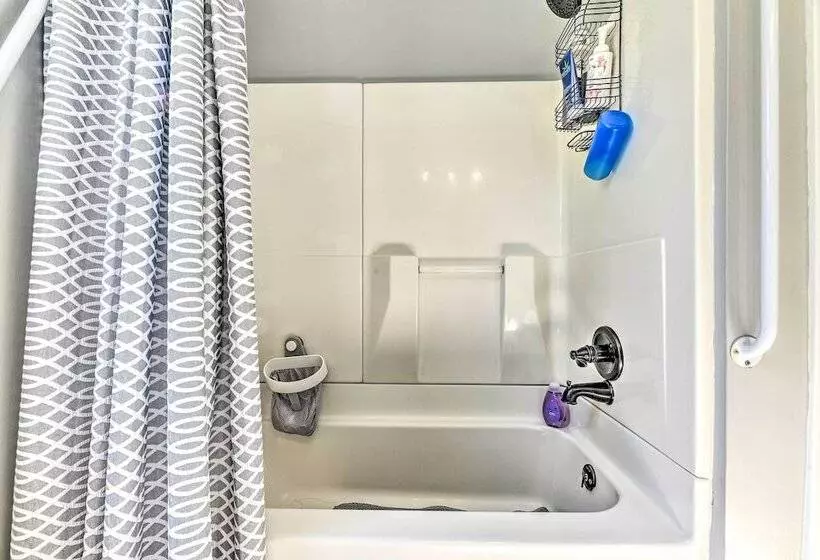 Pittsford Trolley Home   Near Erie Canal!