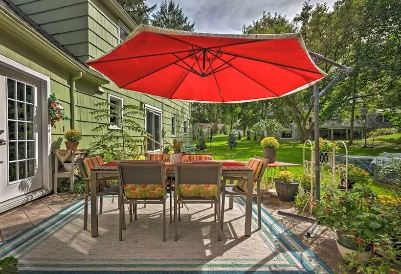 Pittsford Trolley Home   Near Erie Canal!