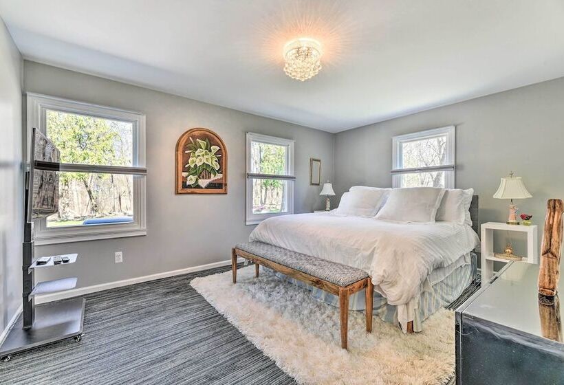 Pittsford Trolley Home   Near Erie Canal!