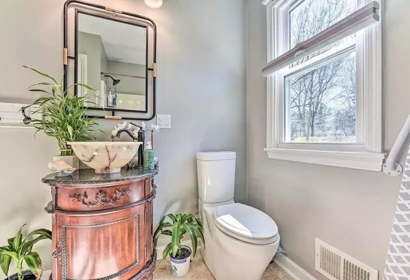 Pittsford Trolley Home   Near Erie Canal!