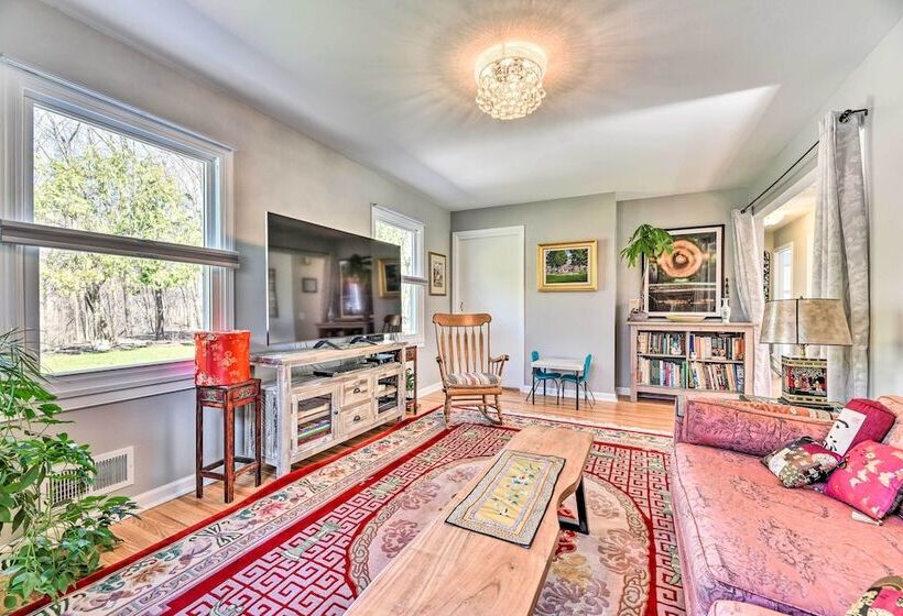 Pittsford Trolley Home   Near Erie Canal!