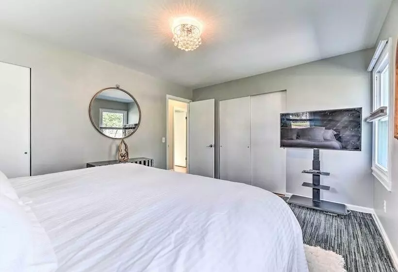 Pittsford Trolley Home   Near Erie Canal!