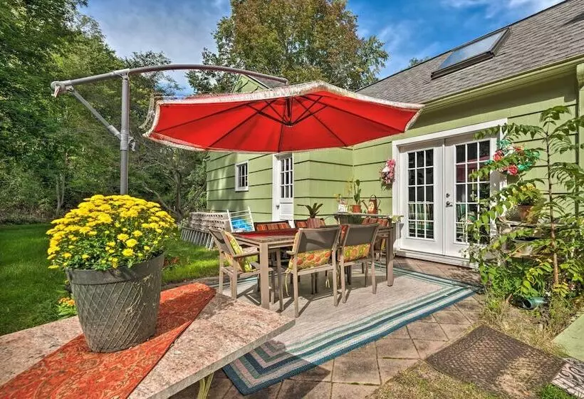 Pittsford Trolley Home   Near Erie Canal!