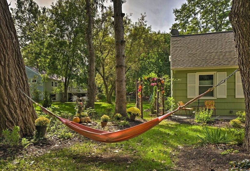 Pittsford Trolley Home   Near Erie Canal!