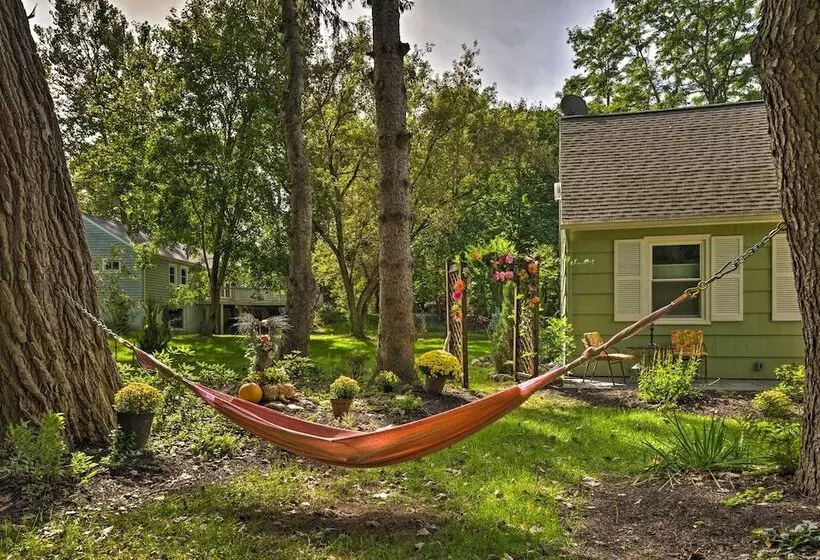 Pittsford Trolley Home   Near Erie Canal!