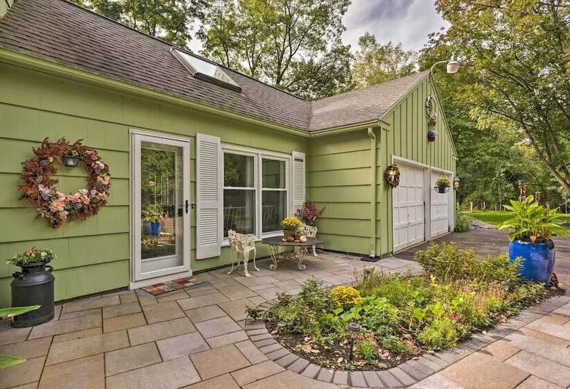 Pittsford Trolley Home   Near Erie Canal!