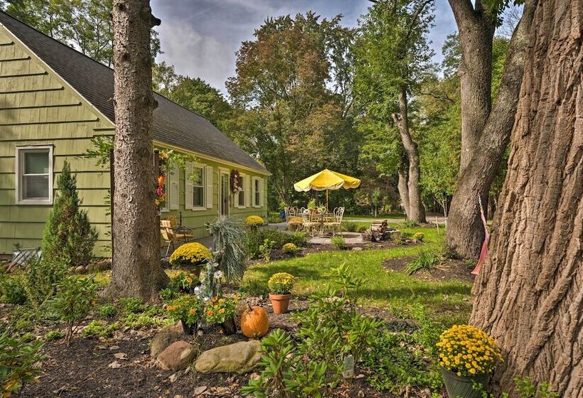 Pittsford Trolley Home   Near Erie Canal!