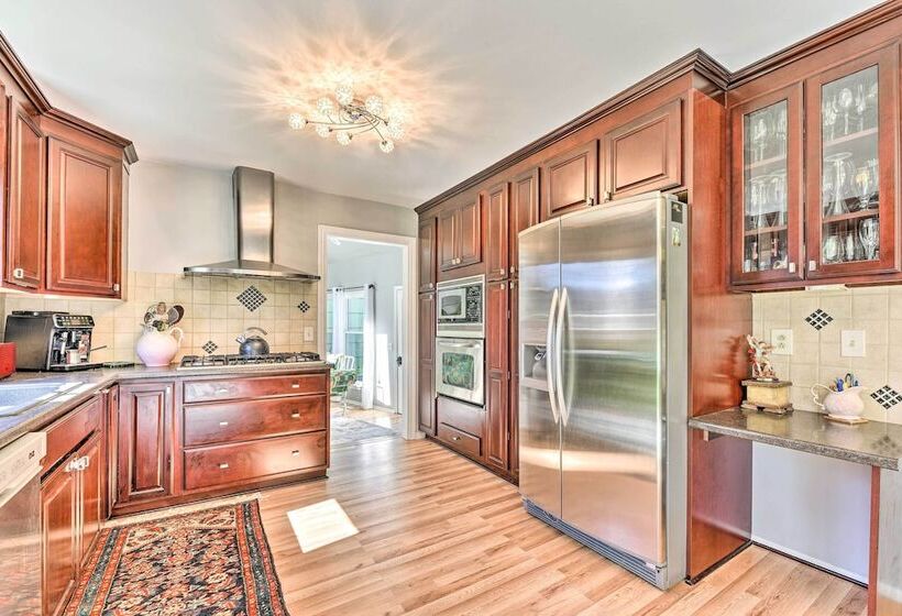 Pittsford Trolley Home   Near Erie Canal!