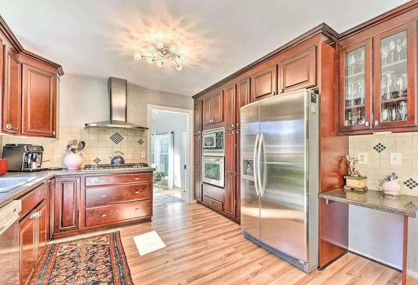 Pittsford Trolley Home   Near Erie Canal!