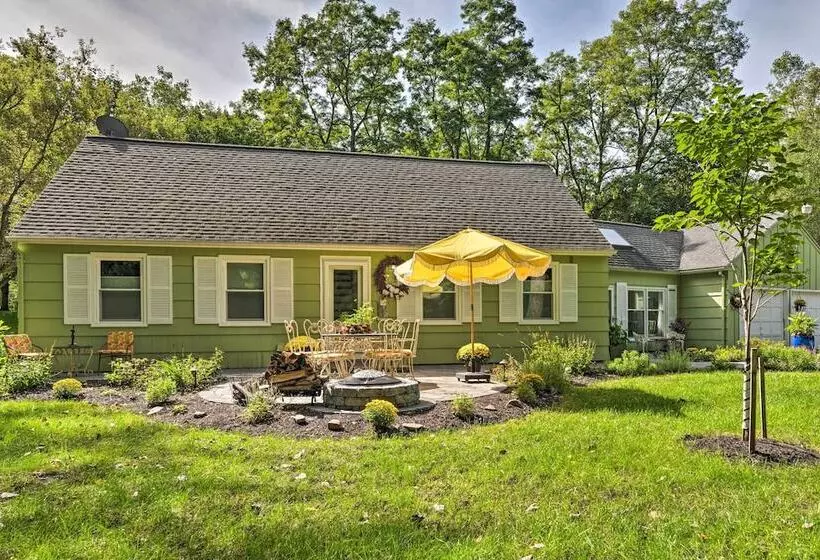 Pittsford Trolley Home   Near Erie Canal!