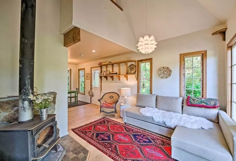 Port Townsend Cottage Near Wineries & Golf