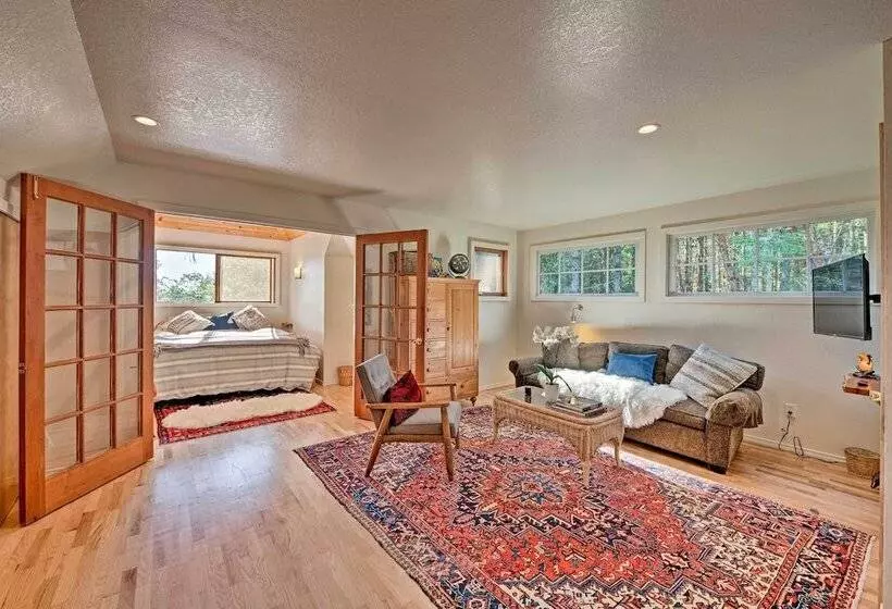 Port Townsend Cottage Near Wineries & Golf