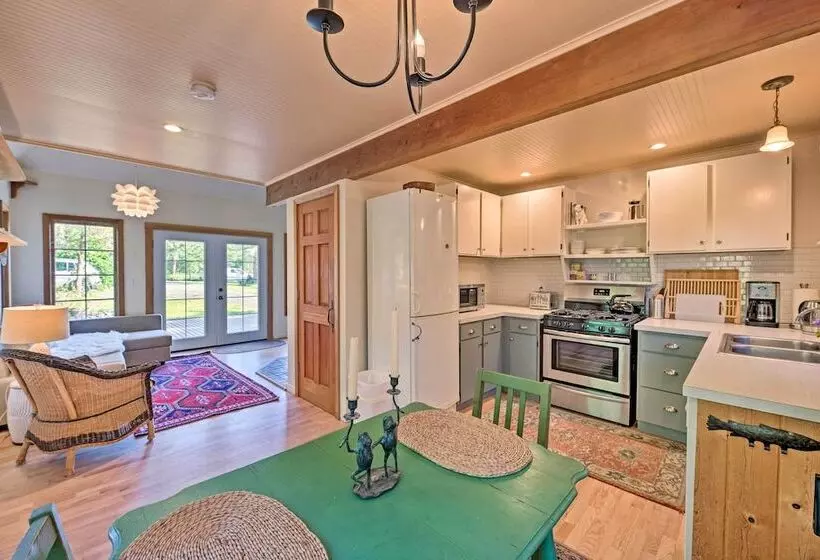 Port Townsend Cottage Near Wineries & Golf