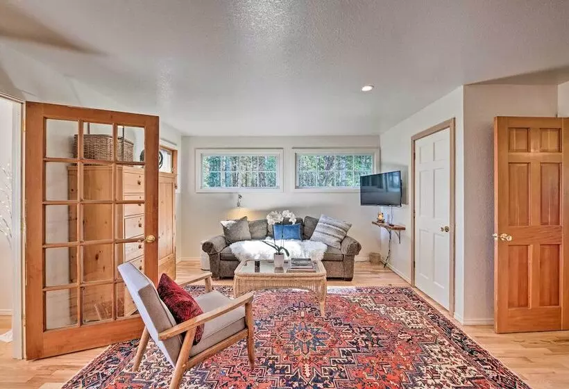 Port Townsend Cottage Near Wineries & Golf