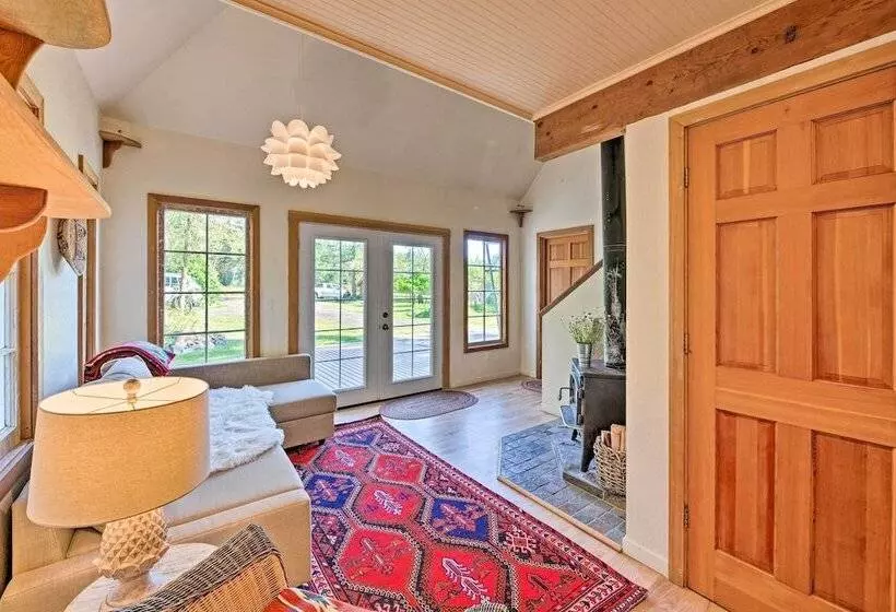 Port Townsend Cottage Near Wineries & Golf