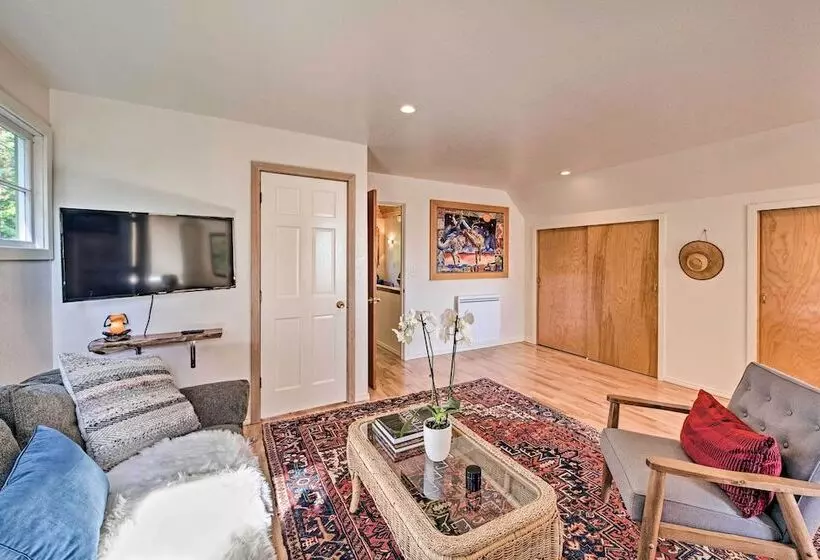 Port Townsend Cottage Near Wineries & Golf