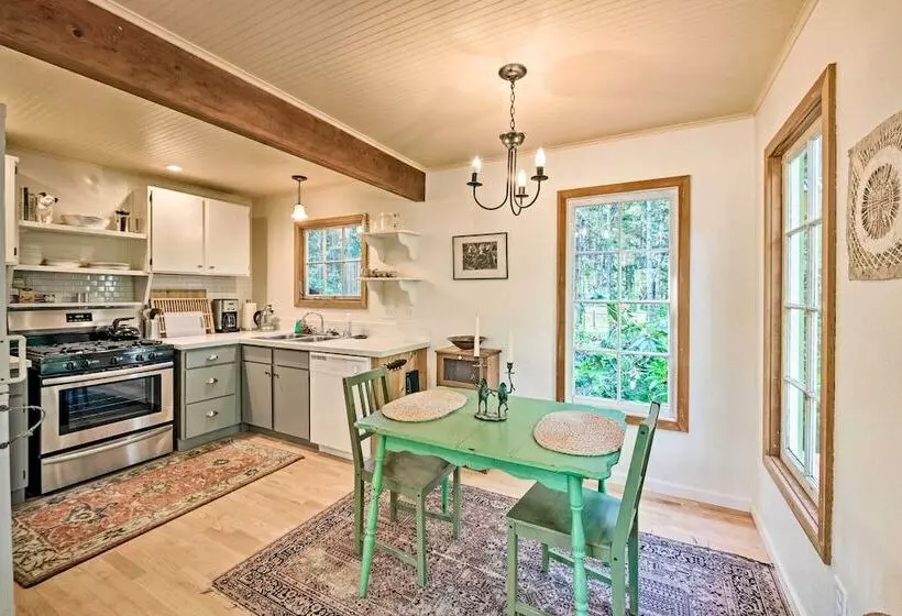 Port Townsend Cottage Near Wineries & Golf