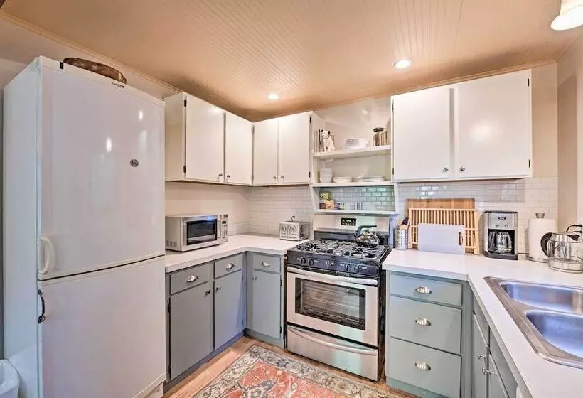 Port Townsend Cottage Near Wineries & Golf