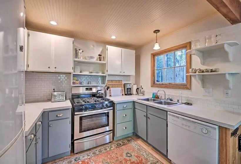 Port Townsend Cottage Near Wineries & Golf