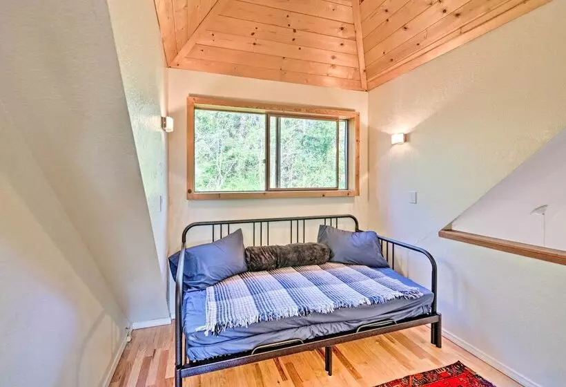 Port Townsend Cottage Near Wineries & Golf