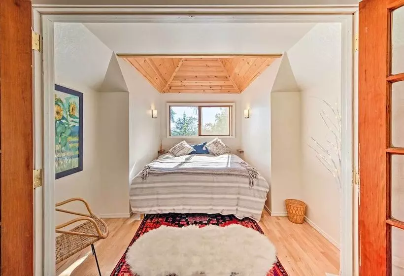 Port Townsend Cottage Near Wineries & Golf