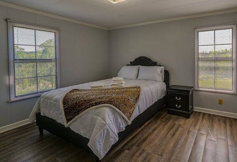 Quaint Asheboro Home ~ 1 Mi To North Carolina Zoo!