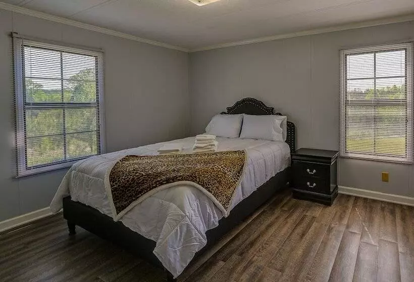 Quaint Asheboro Home ~ 1 Mi To North Carolina Zoo!