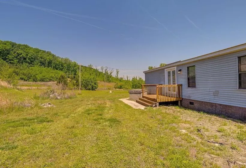 Quaint Asheboro Home ~ 1 Mi To North Carolina Zoo!