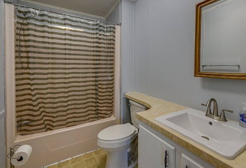 Quaint Asheboro Home ~ 1 Mi To North Carolina Zoo!