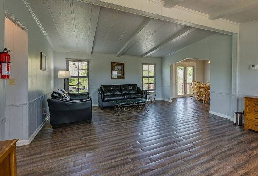 Quaint Asheboro Home ~ 1 Mi To North Carolina Zoo!