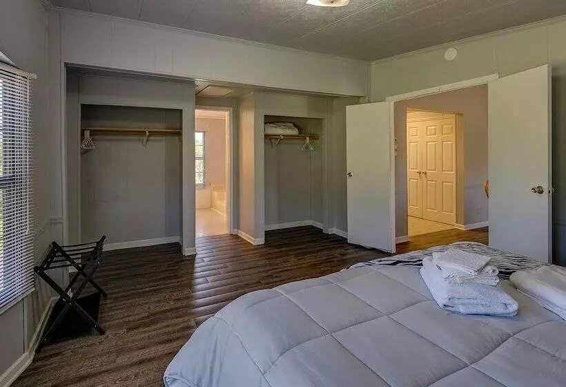 Quaint Asheboro Home ~ 1 Mi To North Carolina Zoo!